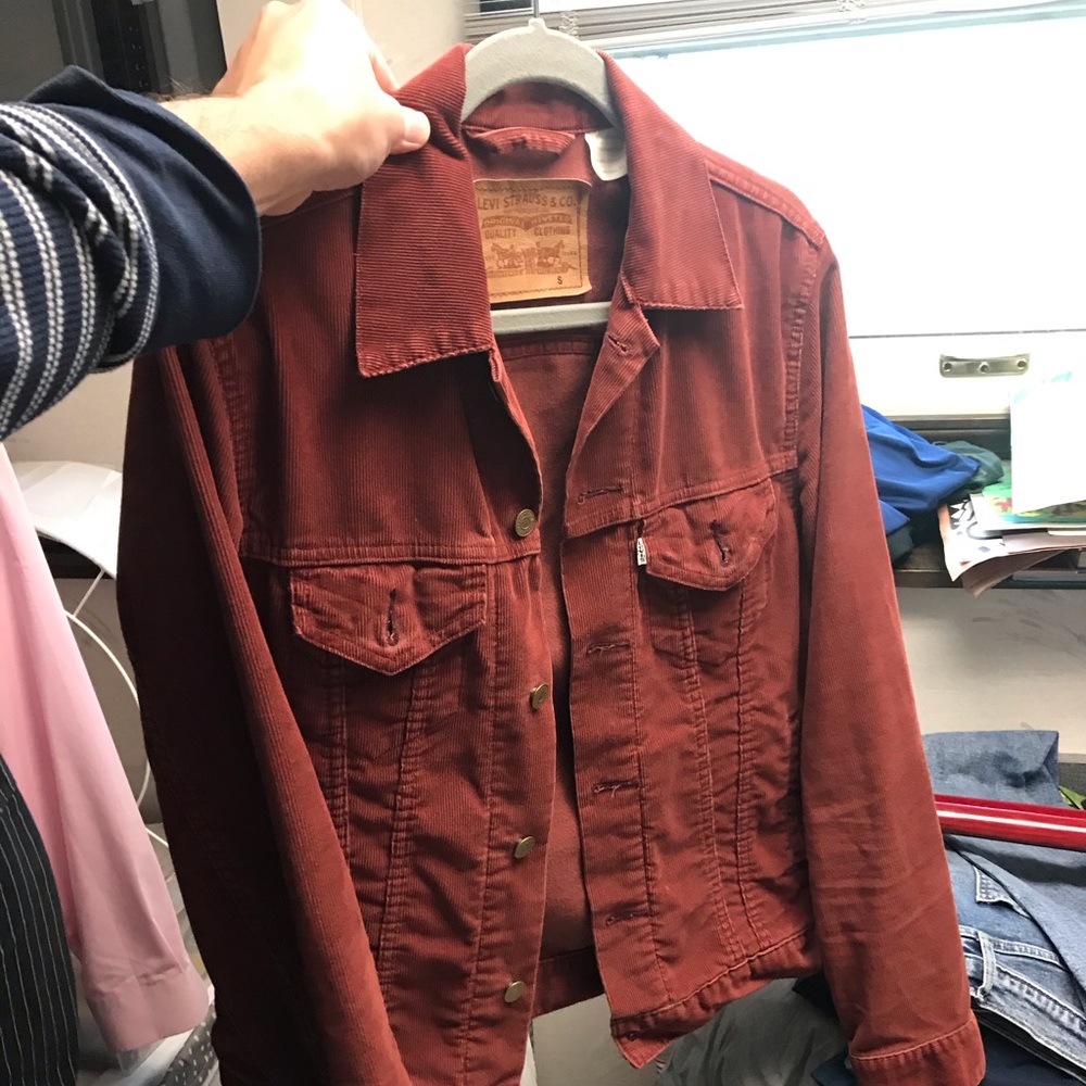 This is a small corduroy Levi’s jacket. Maroon